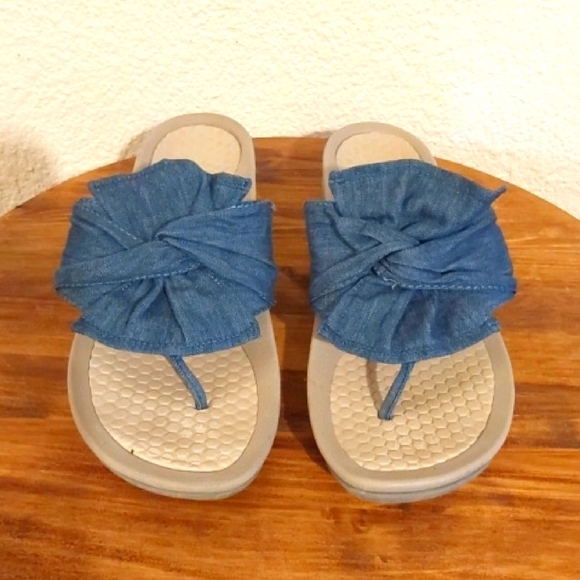 BareTraps Denim Knot Thong Slip On Sandals Comfort Neutral Boho Sz.8.5 - Picture 1 of 8
